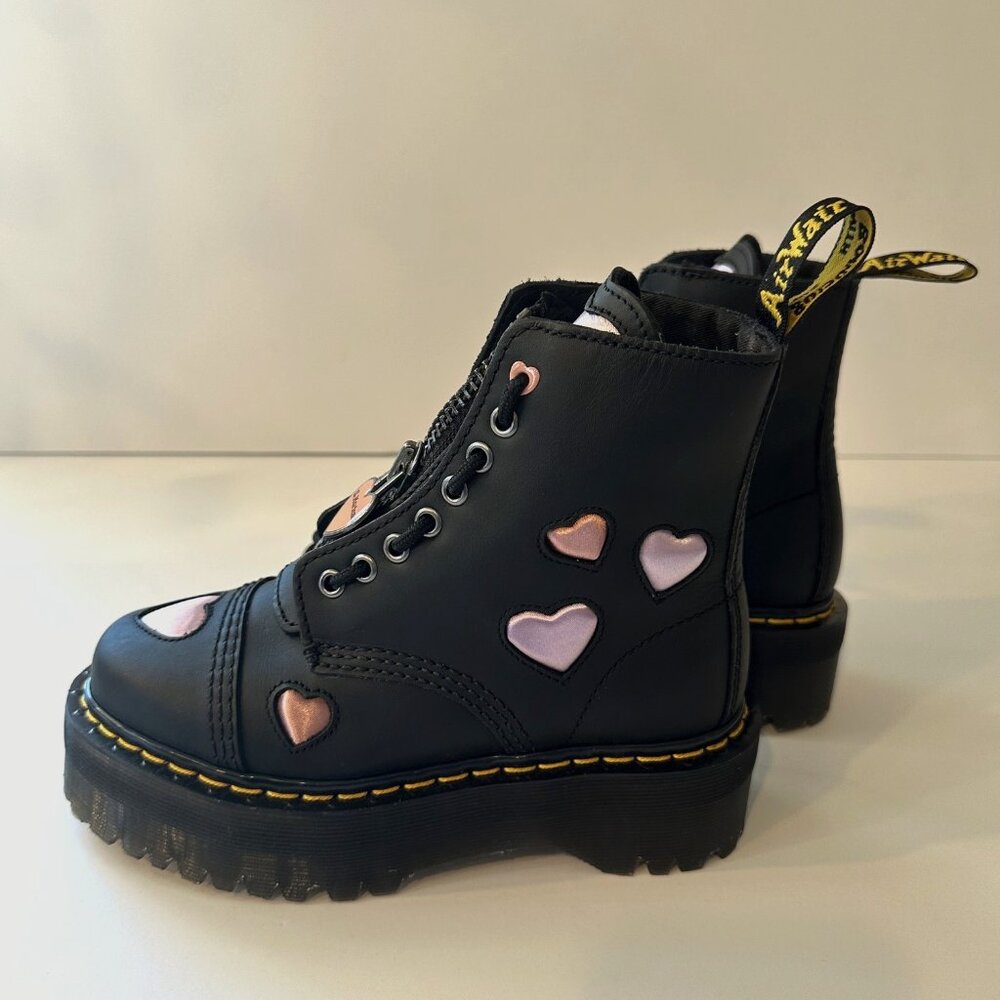 Dr. Martens Sinclair Leather Heart Platform Boots NWOB